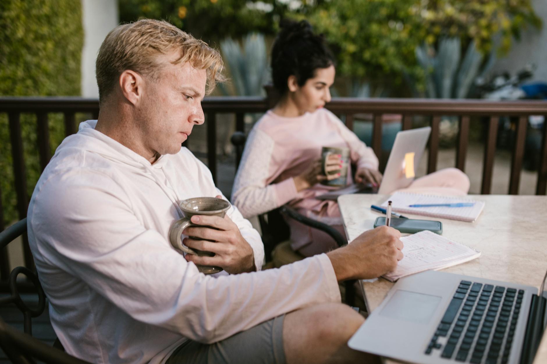 The L&D Manager's Guide to Measuring eLearning ROI in Travel