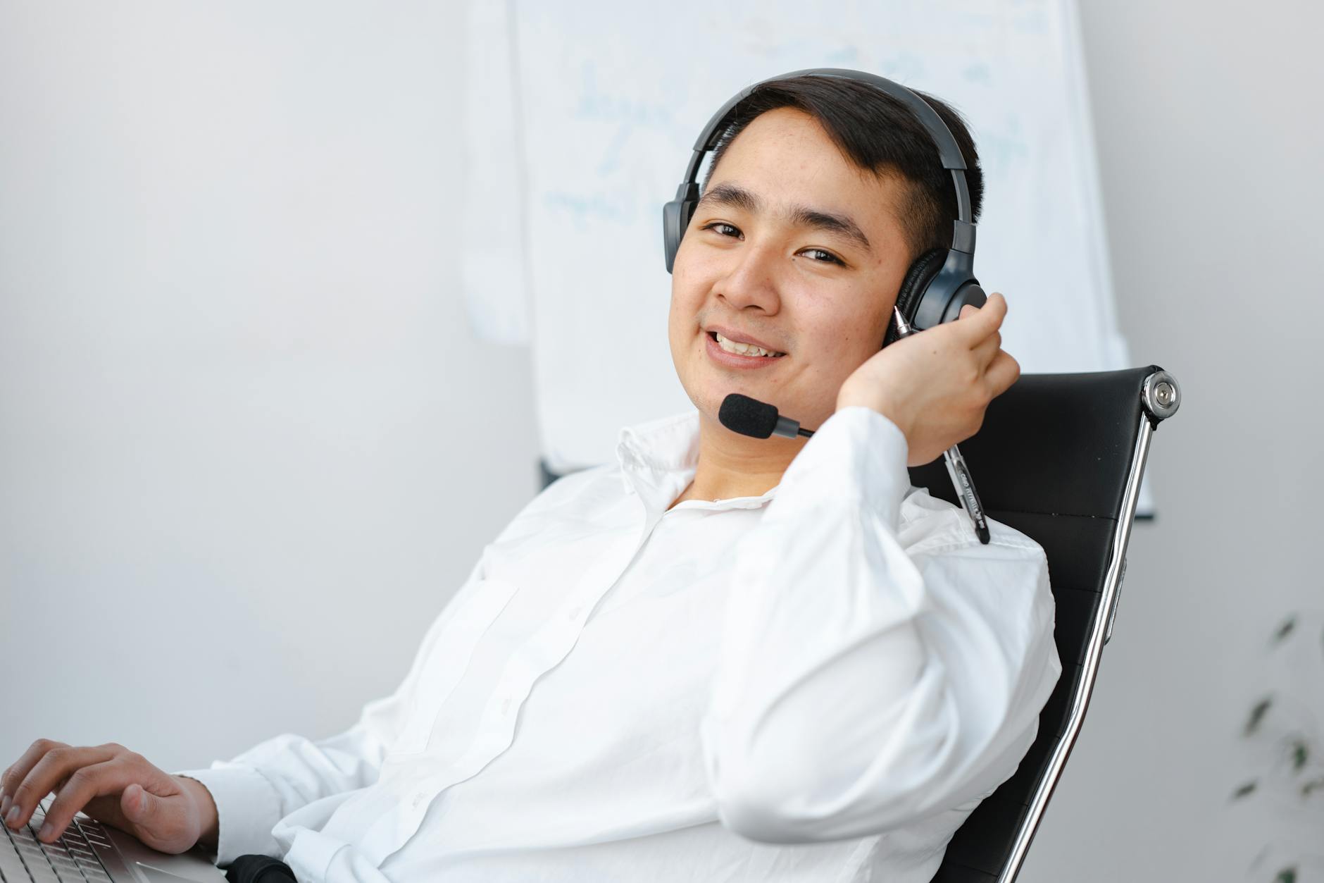 Online vs In-Person Travel Agent Training: Which Delivers Better ROI?