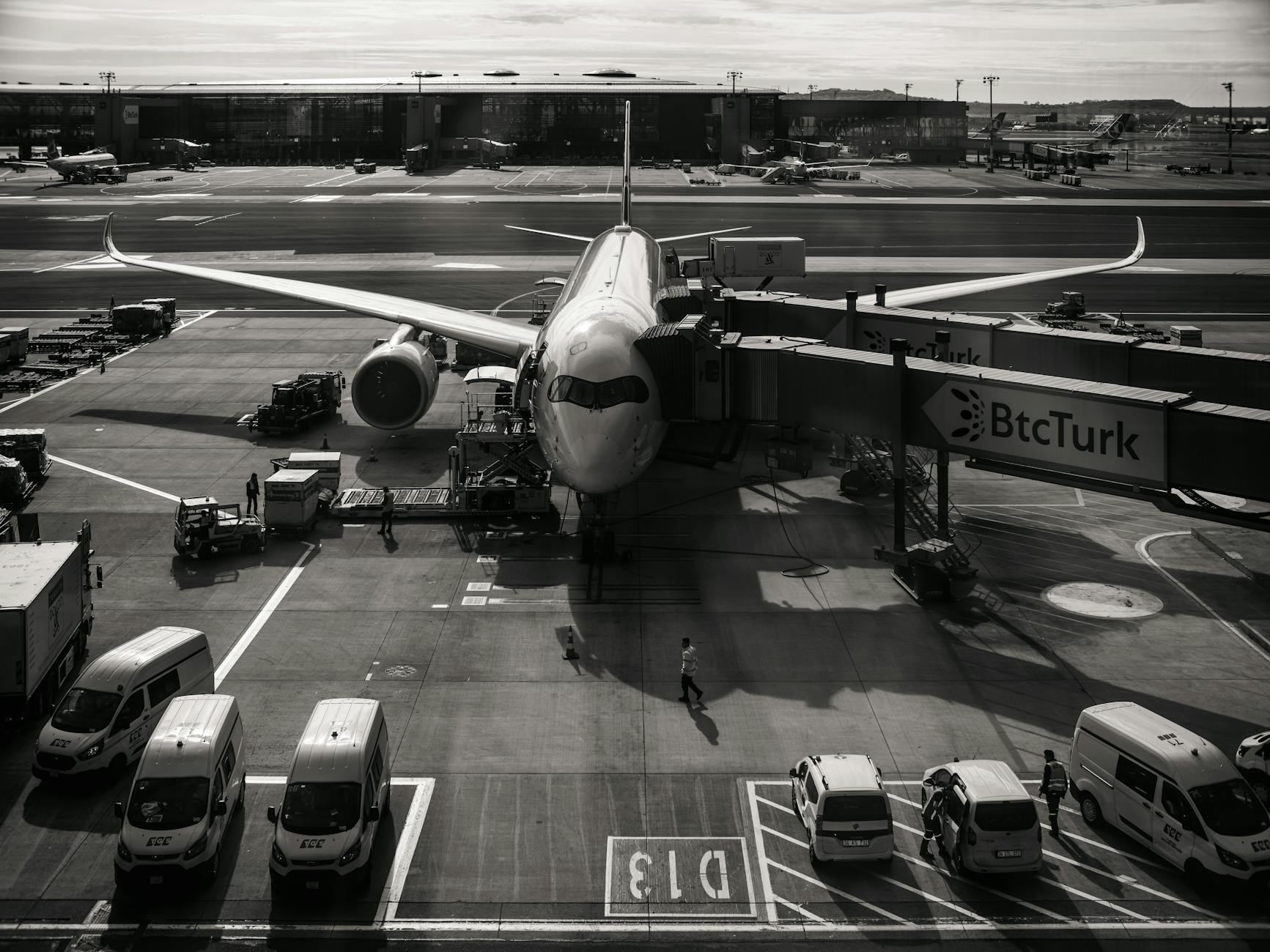 Travel Industry Staff Turnover: The Numbers, the Causes, and AI Solutions